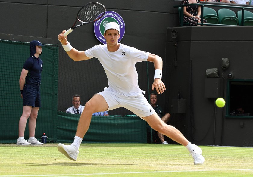 Hubert Hurkacz (25 l.) w III rundzie Wimbledonu w 2019 r.