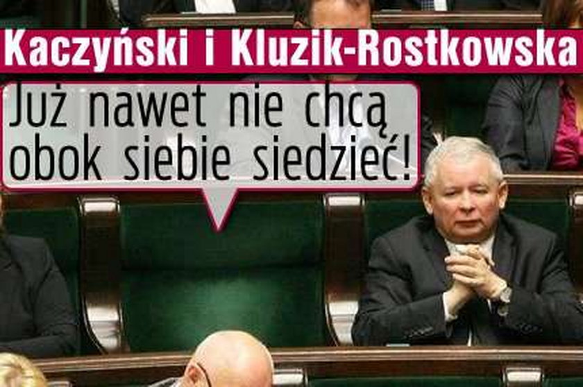 Kaczyński nie chce obok niej siedzieć?