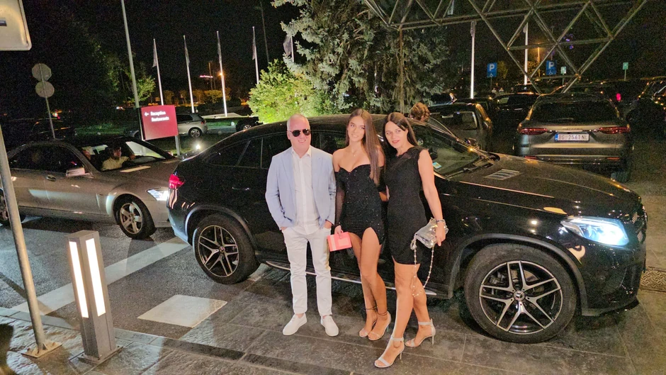 Saša Matić sa ćerkom i ženom