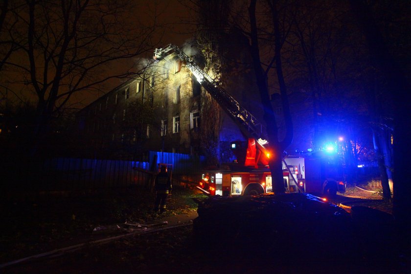 Potężny wybuch i pożar w kamienicy w Warszawie. Jedna osoba nie żyje, są poszkodowani