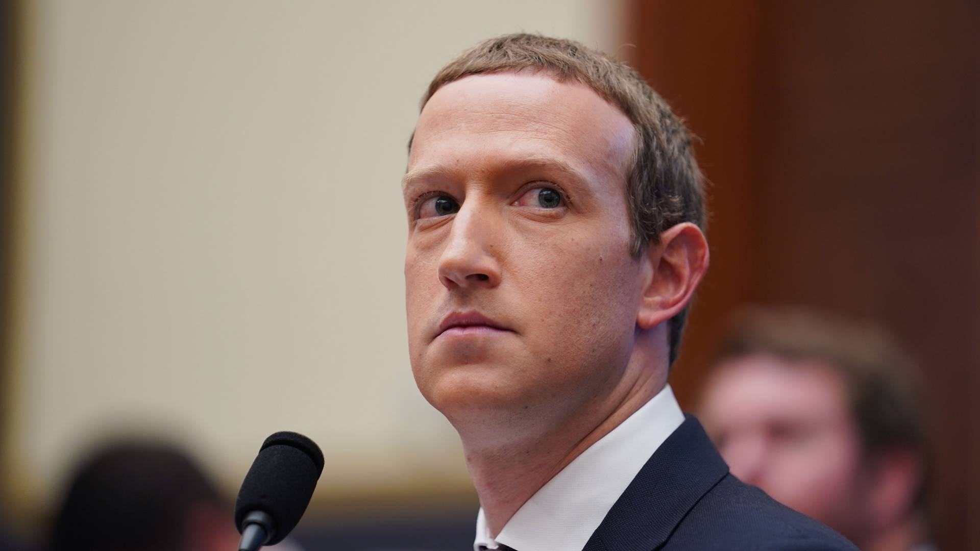 25%-kal estek a Facebook-részvények, Zuckerberg 29 milliárd dollárt vesztett egy nap alatt