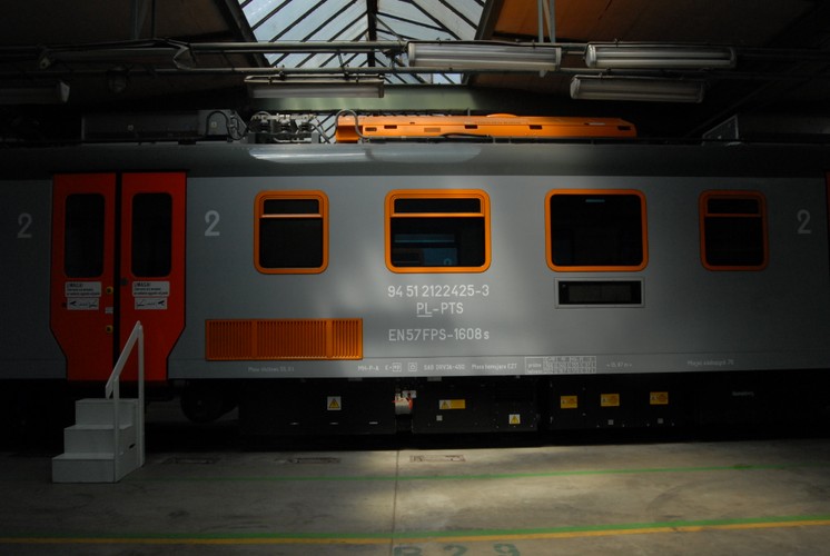 'Jednym z priorytetów ARP jest wspieranie procesów restrukturyzacji i rozwoju polskich przedsiębiorstw. Nasza aktywność na tym polu przynosi rezultaty, czego modelowym przykładem są skutecznie odbudowujące swoją pozycję rynkową Przewozy Regionalne, a kolejnym - nowa oferta Polskiego Taboru Szynowego w postaci Feniksów 57, których modernizację przeprowadzono w zakładach H. Cegielskiego' - powiedział prezes ARP Marcin Chludziński.

Jak podkreślił, Agencja chce, by w Poznaniu były realizowane kolejne projekty tak ważne dla branży kolejowej. 'Jestem przekonany, że zmodernizowane przez zakłady Cegielskiego nowoczesne pojazdy już wkrótce będą jeździć nie tylko w Wielkopolsce, ale i w pozostałych regionach Polski. A ich nabywcami będą również inni przewoźnicy kolejowi' – powiedział Chludziński.