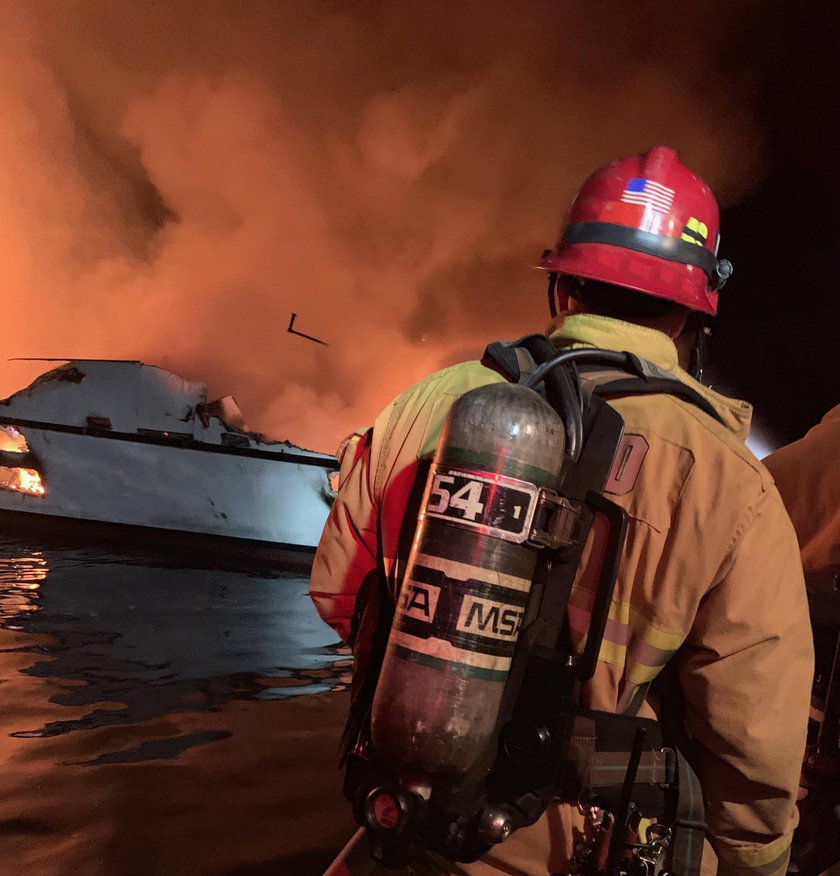 Pożar statku u wybrzeży Kalifornii