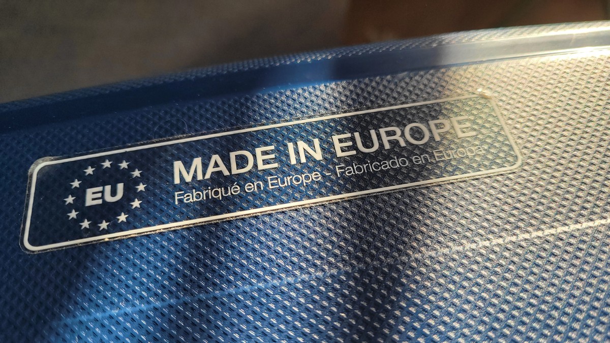 Made in Europe: Im bardziej Wujek Sam zmienia się w oczach Europejczyków w Wuja Samo Zło, tym intensywniej świat szuka alternatyw dla amerykańskich towarów i usług. A Unia Europejska je ma i zamierza rozwijać.