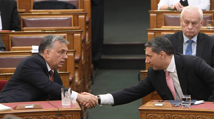 Orbán Viktor a Parlamentben, május 8-án, hétfőn / Fotó: MTI