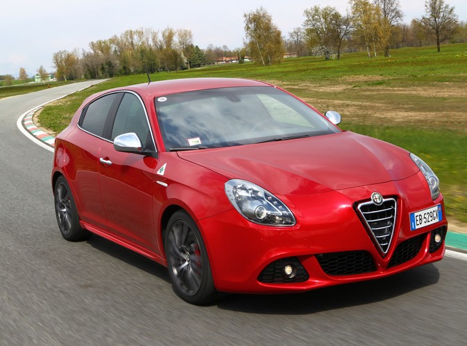 Alfa Romeo Giulietta 1750 TBI/235 KM w wersji Quadrifoglio Verde, czyli Monica Bellucci na torze