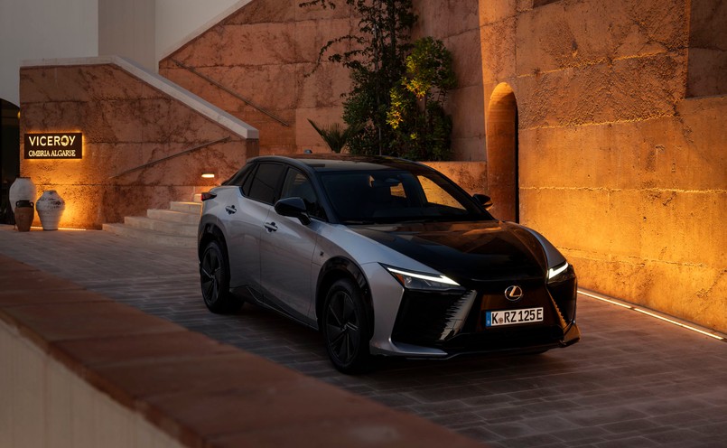 Nowy Lexus RZ 550e F SPORT