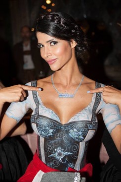 Znani z kuflami piwa... Gwiazdy na Oktoberfest