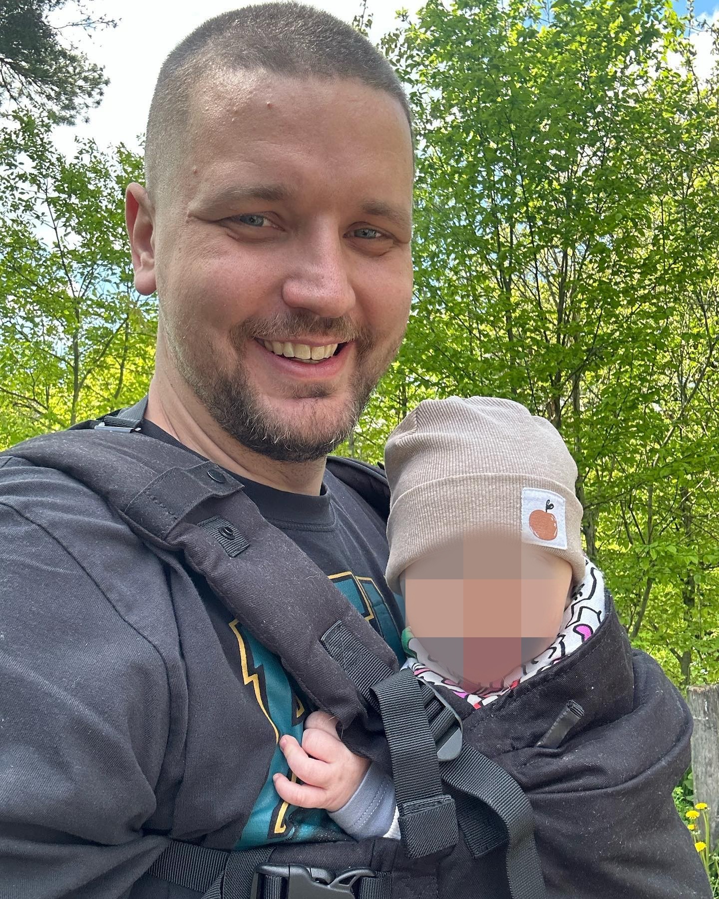 Slovenský moderátor Marcel „Osťo“ Osztas so synčekom.