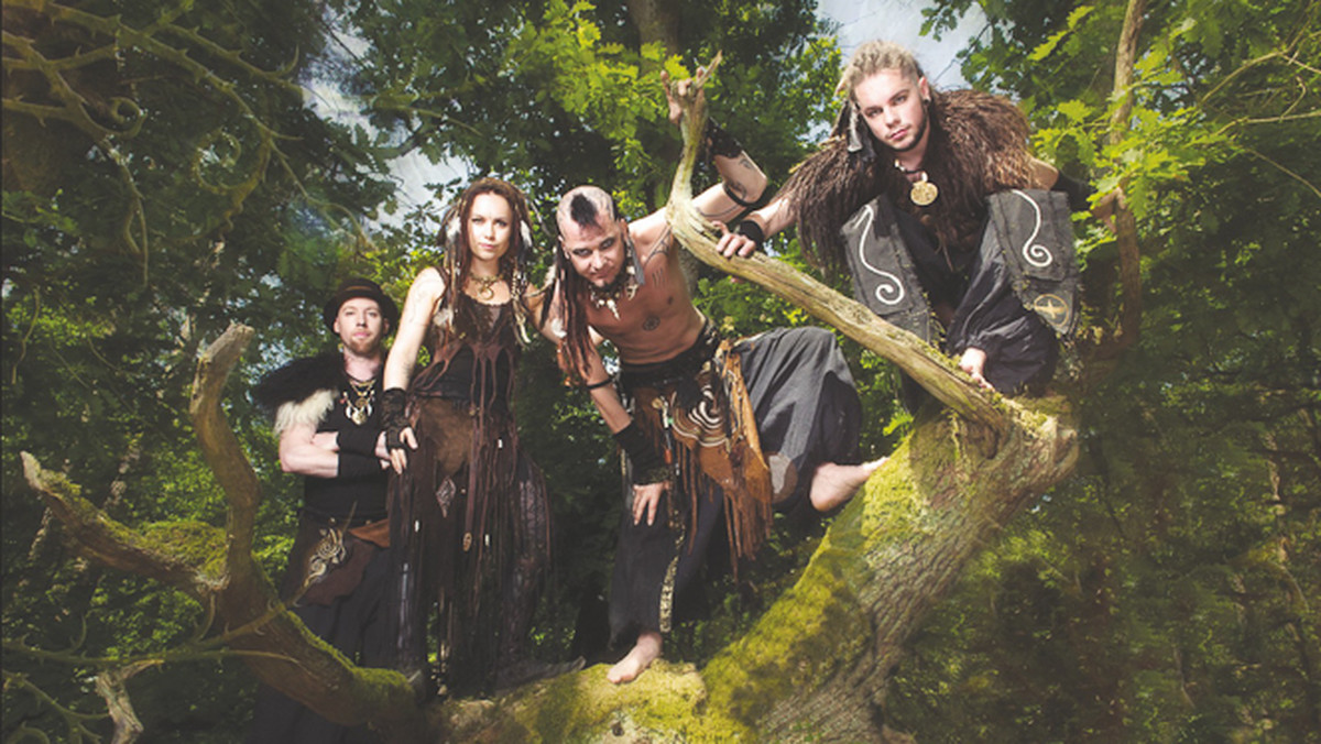 Omnia to holenderski zespół reprezentujący nurt pagan folk i neo celtic. Ich muzyka czerpie z kultur różnych regionów m.in. Irlandii, Anglii, Kornwalii czy Afganistanu. Zespół wystąpi 26 września w krakowskim klubie Kwadrat.
