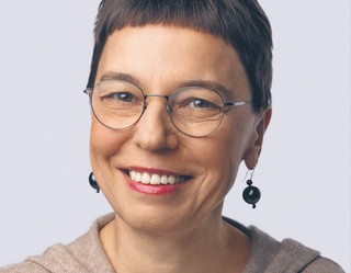 Małgorzata Grodzińska-Jurczak prof. dr hab., biolożka. Pracuje w Instytucie Nauk o Środowisku Uniwersytetu Jagiellońskiego, gdzie kieruje zespołem ochrony przyrody i edukacji środowiskowej