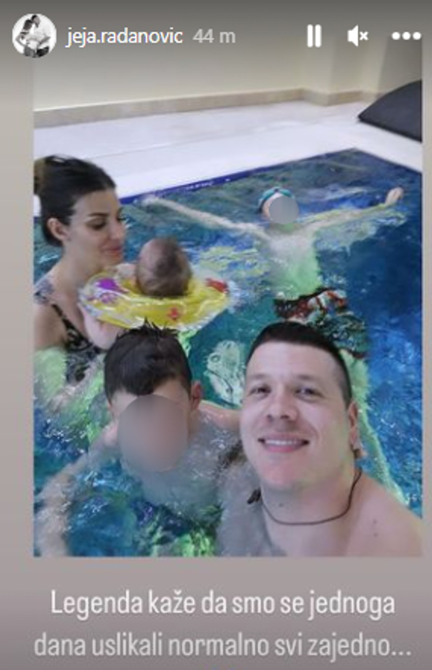 Sloba i Jelana uživaju sa decom