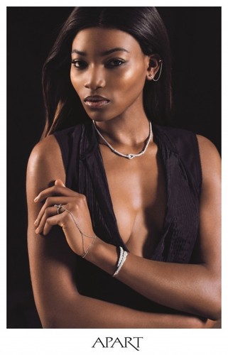 Osi Ugonoh w sesji Apart