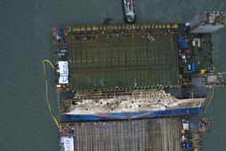 South Korea attempts to salvage the sunken Sewol ferry