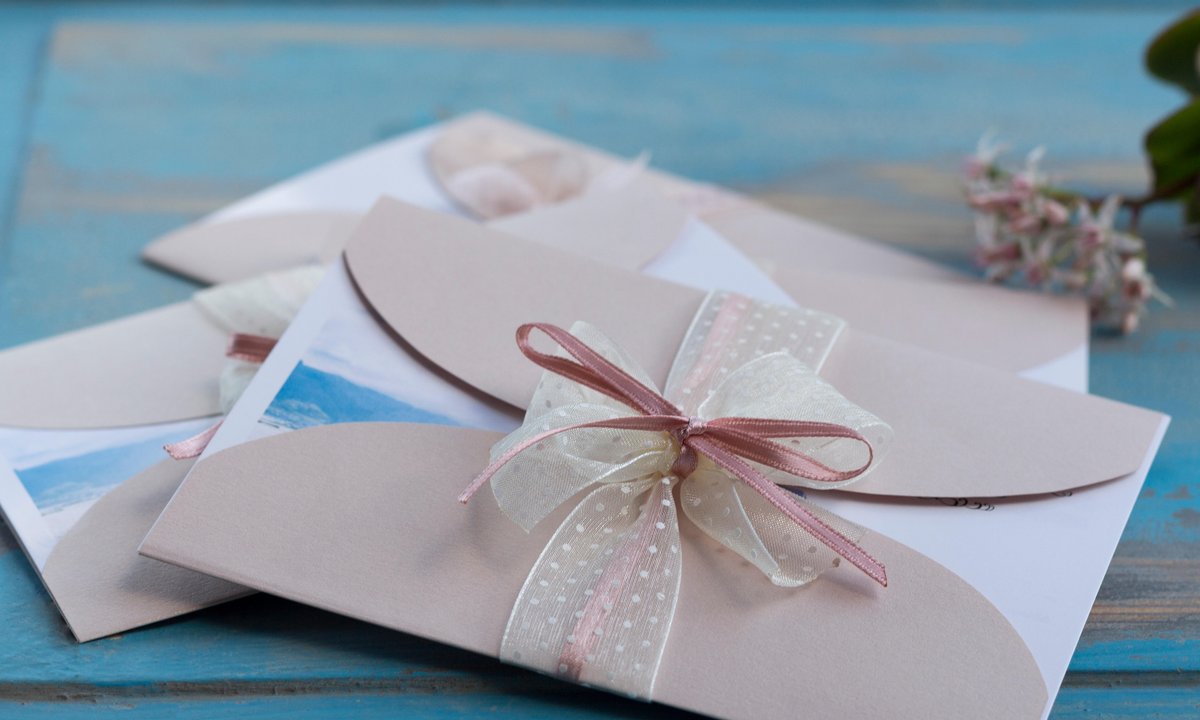 Nie umieszczaj tego na zaproszeniu. Ekspertka: "To już nie te czasy"