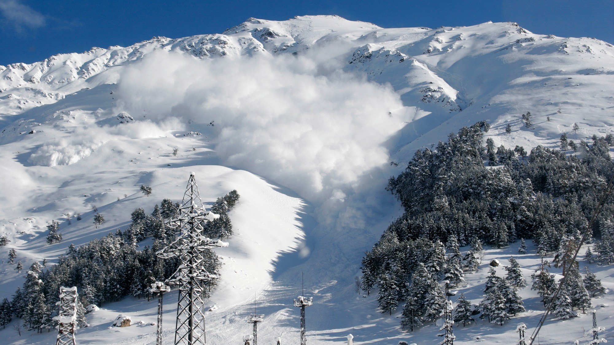 лавина в альпах. снежная лавина. лавина (снежная лавина). лавина кавказ. лавина (снежная лавина).