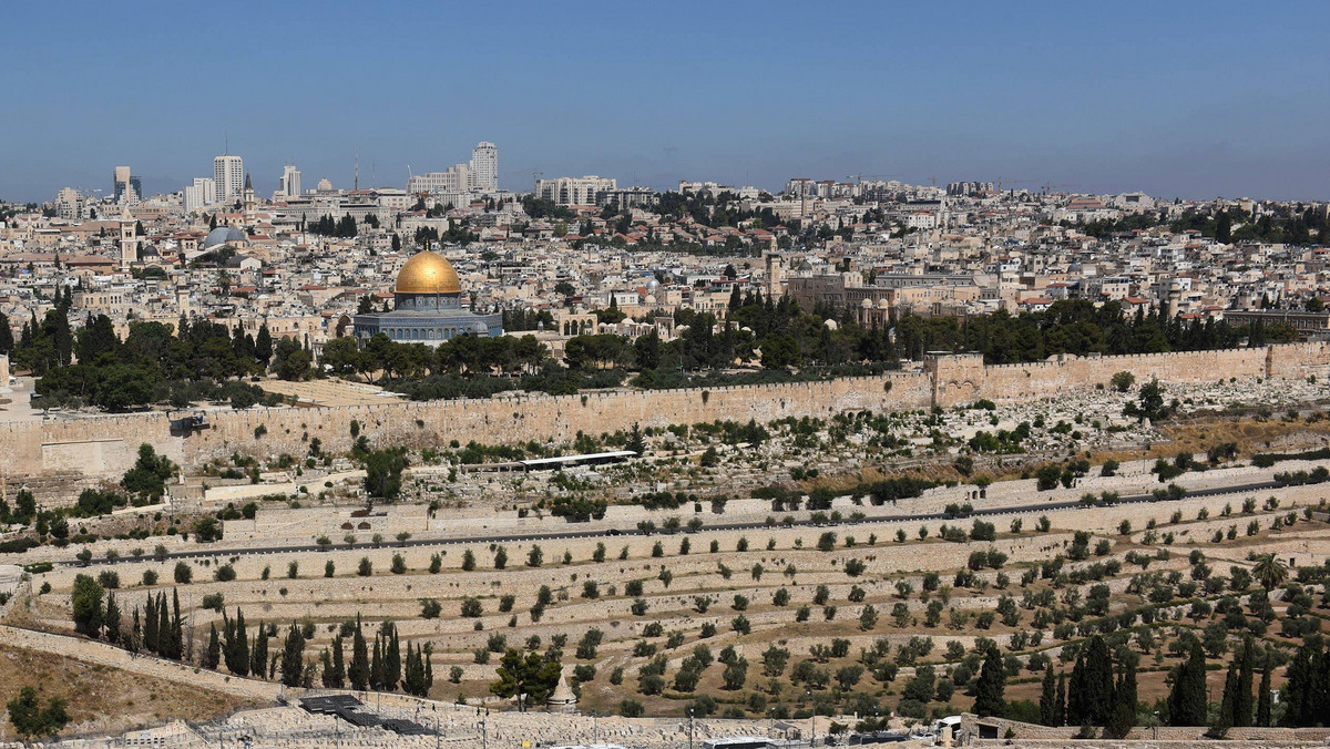 Bazylia otwiera w Jerozolimie nowe biuro dyplomatyczne, które ma stanowić "część" mieszczącej się w Tel Awiwie ambasady w Izraelu. Wcześniej zapowiadano całkowite przeniesienie placówki z Tel Awiwu do Jerozolimy.