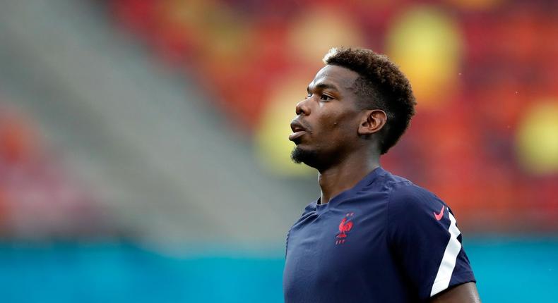 Le milieu de terrain français Paul Pogba