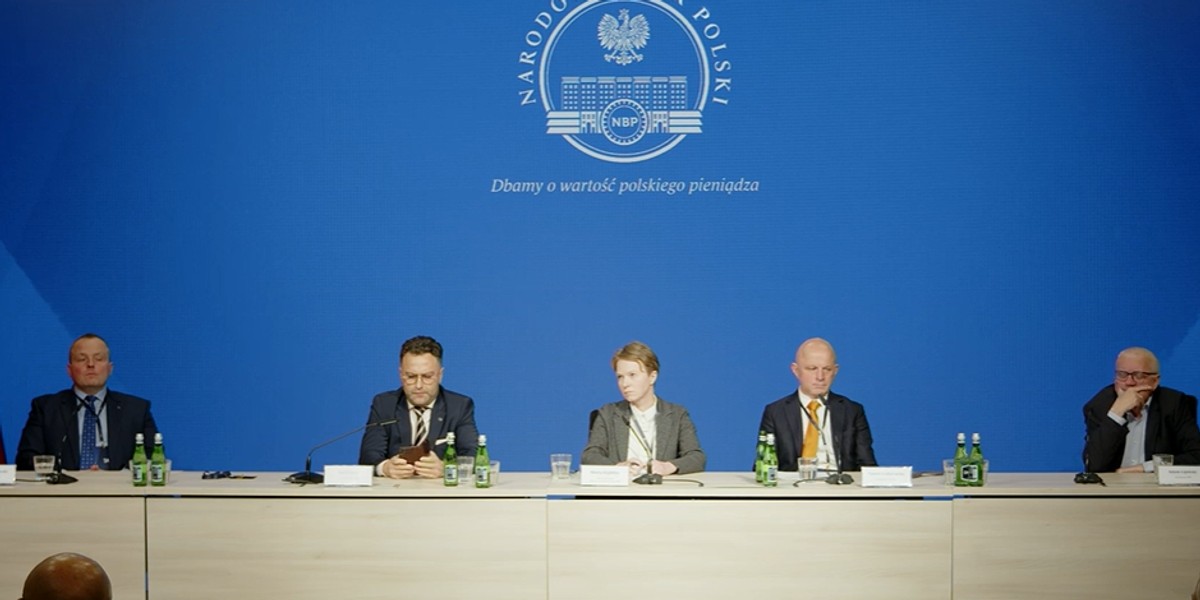 Na konferencji zarząd NBP odniósł się do groźby Trybunału Stanu dla prezesa Adama Glapińskiego