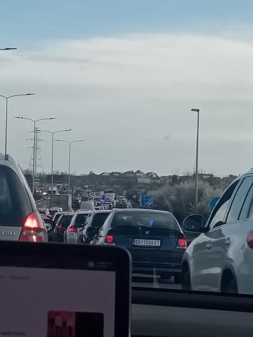 Gužve na moto-putu kroz Beograd