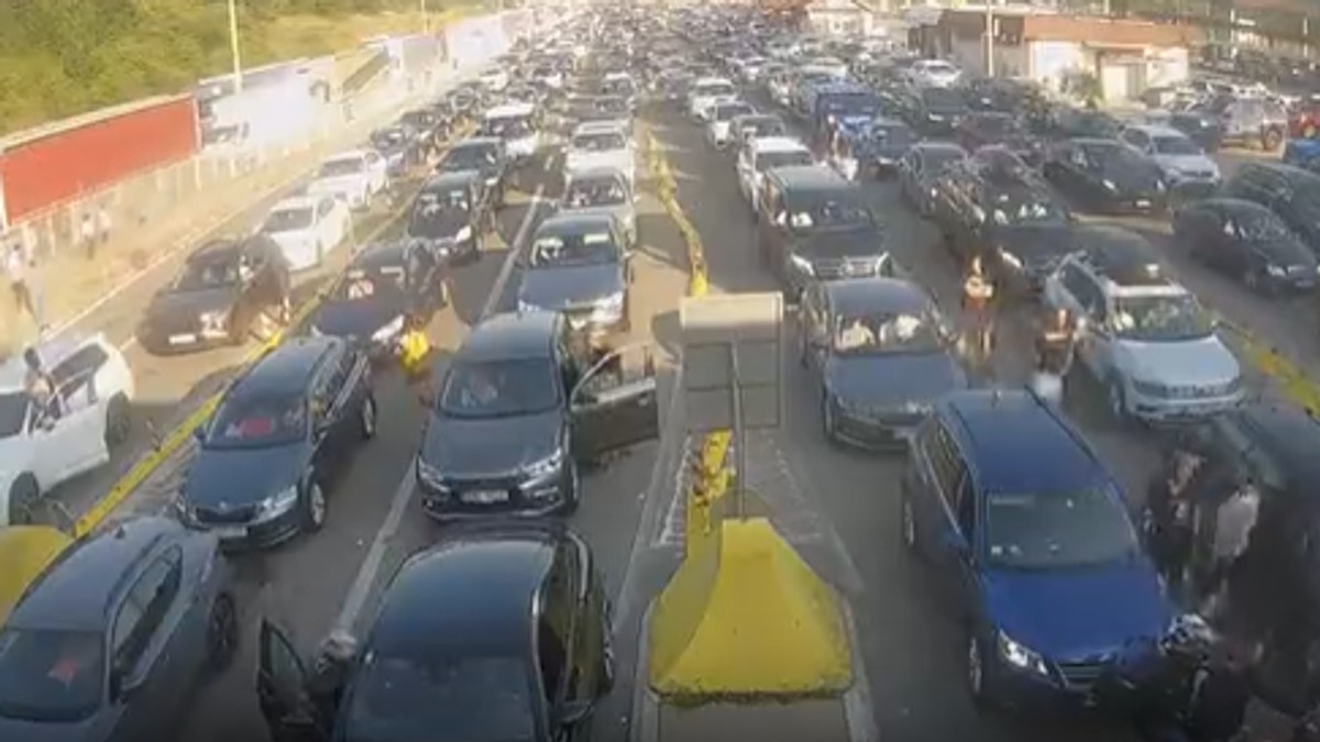 Velika gužva na graničnom prelazu Gradina