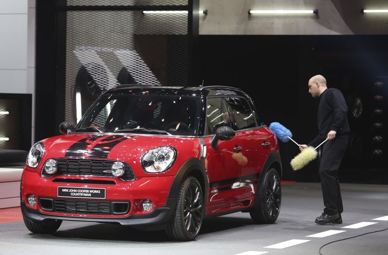 Mini John Cooper Works Countryman to najmocniejszy samochód ze swojej linii. Napędza go 4-cylindrowy silnik z turbosprężarką o podwójnym wlocie o mocy 218 koni mechanicznych.