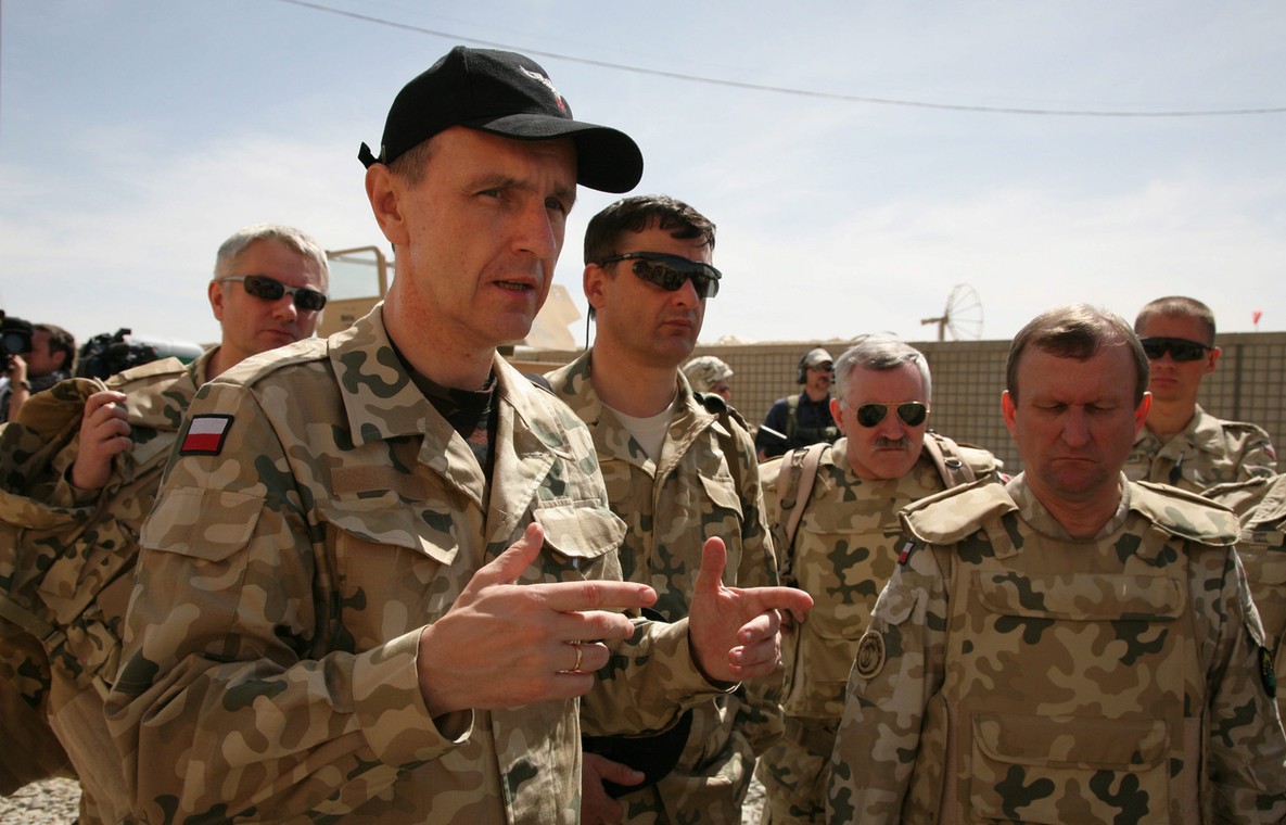 Z gen. Kwiatkowskim minister Bogdan Klich i gen. broni Mieczysław Bieniek. Afganistan, 2008 rok