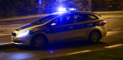 Strzały i pościg za autem. 16-latek rzucił w policjanta nożem