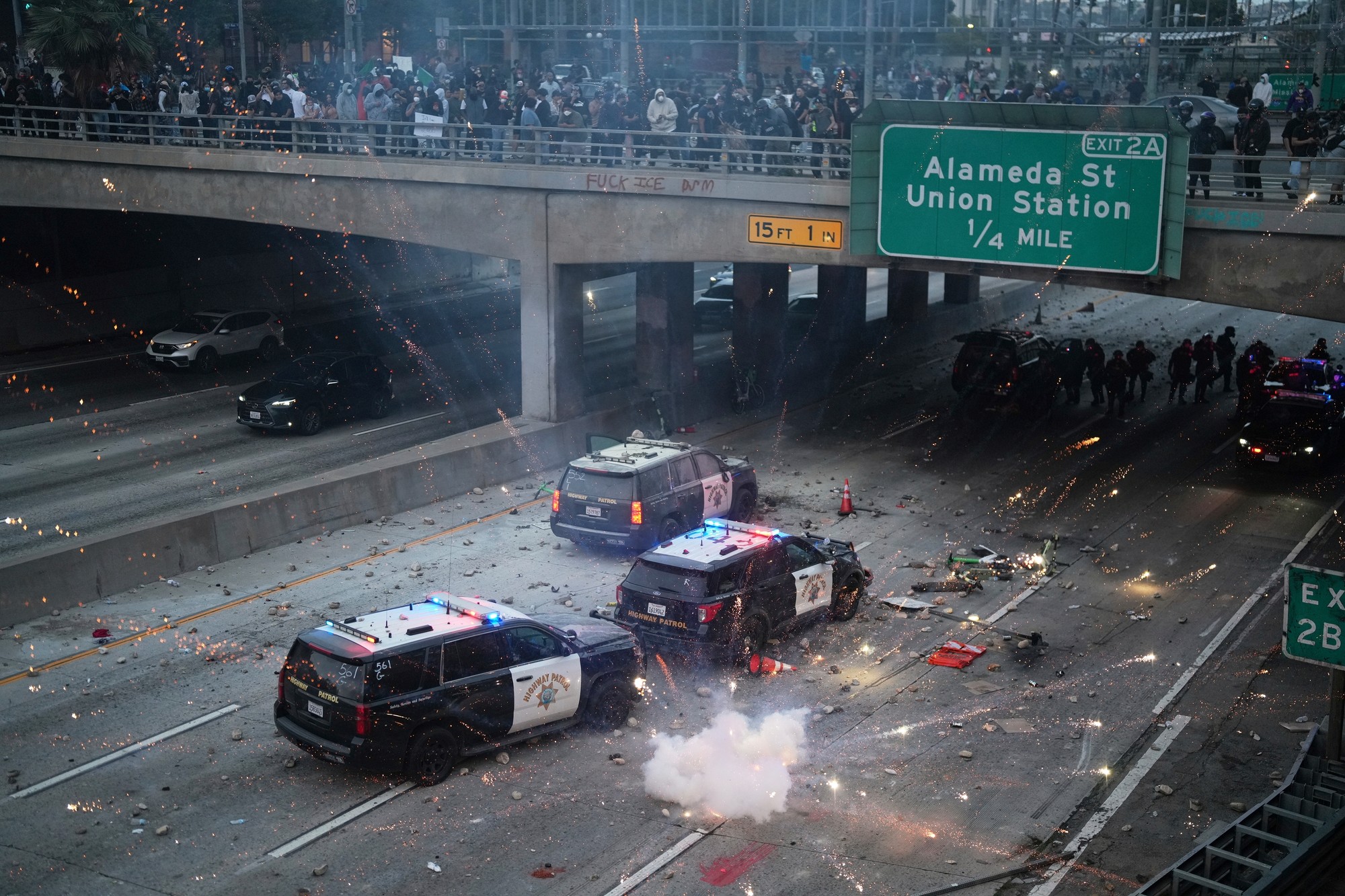 Protesty proti zákroku Trumpovej vlády proti imigrácii v oblasti Los Angeles.