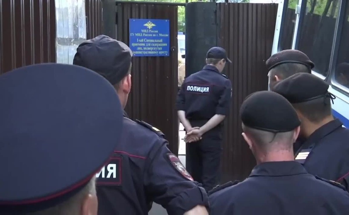 Aktywiści Pussy Riot wyszli na wolność. Od razu znów trafili za kratki