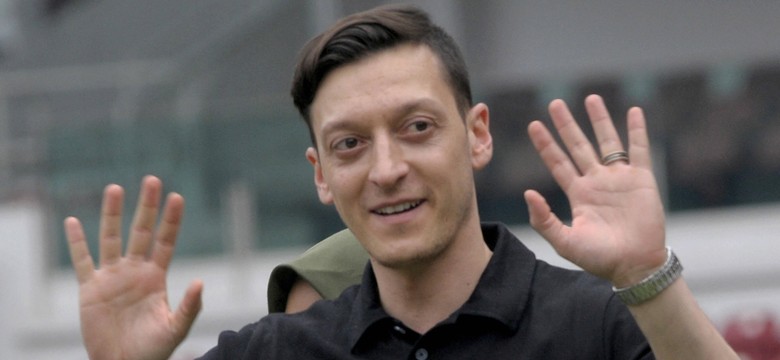 Mesut Oezil odcina się od Fenerbahce. Kibice rozczarowani