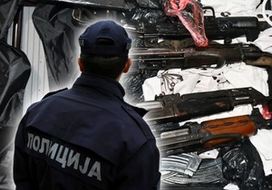 Policija garaža oružje