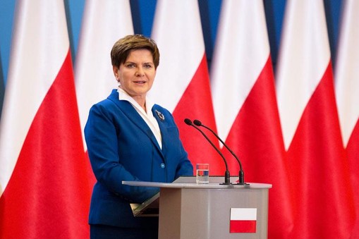 Beata Szydło konferencja prasowa flaga flagi polska ue unia europejska