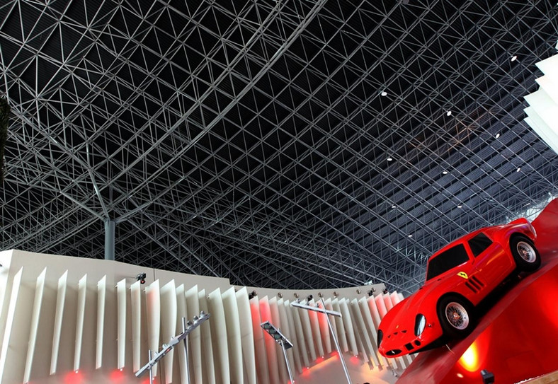 Ferrari World Abu Dhabi zaprasza