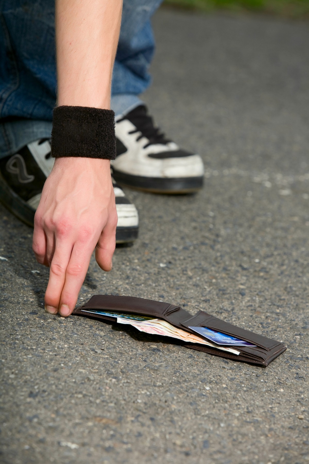 Znaleźne wynosi obecnie 10 procent od wartości rzeczy. Projekt pozostawia wysokość znaleźnego na tym samym poziomie, choć pojawiły się głosy, że 1/10 wartości nie zachęca do oddania rzeczy. fot. shutterstock.com