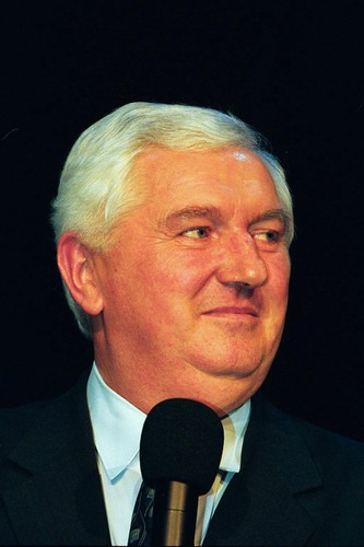 Autorki dość dokładnie relacjonują też wydarzenia ze stycznia 1982 roku, kiedy to każdy z dziennikarzy musiał stanąć przed komisją weryfikacyjną.