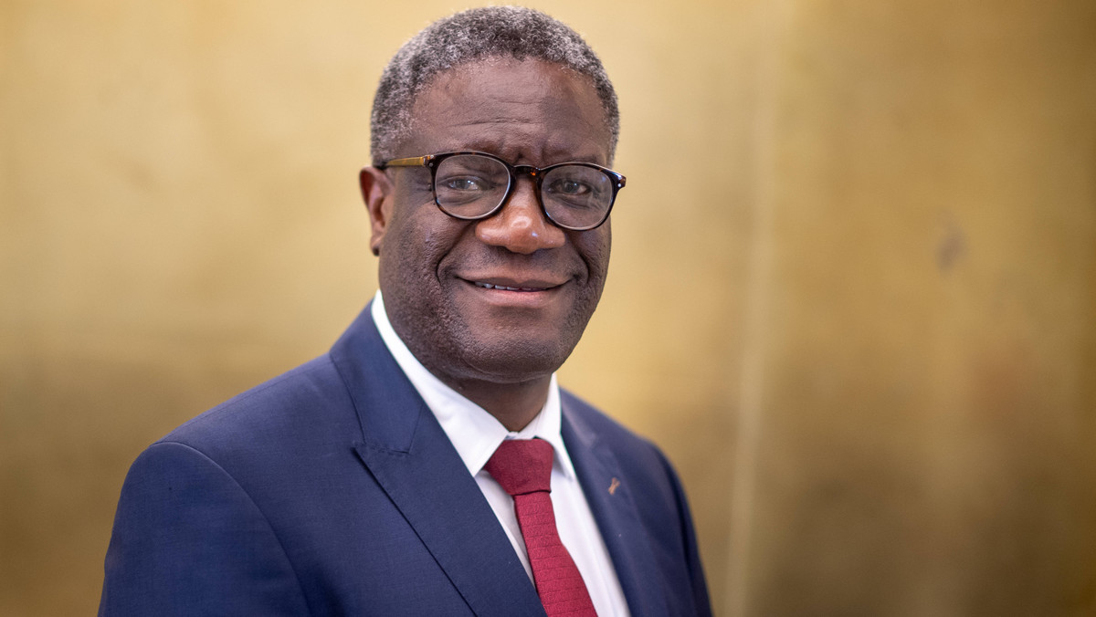 Denis Mukwege to kongijski ginekolog i działacz społeczny. Jest laureatem Pokojowej Nagrody Nobla z 2018 roku za walkę z przemocą seksualną, a także innych nagród pokojowych.