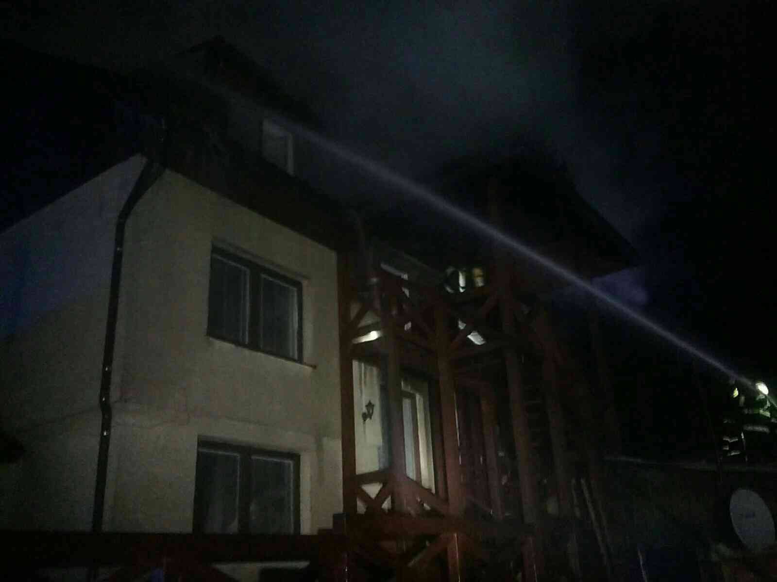 V obci Hruštín horelo podkrovie rodinného domu.