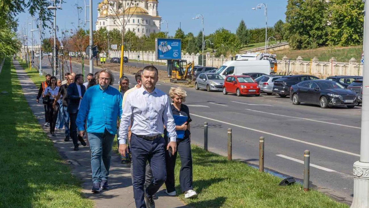 Cum le răspunde Ciprian Ciucu celor care îl acuză că „urăște mașinile” din București pentru că le ridică pe cele parcate pe trotuare