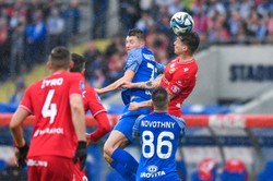 Trzy gole Widzewa w "Kotle Czarownic". Katastrofalny błąd bramkarza Ruchu [WIDEO]