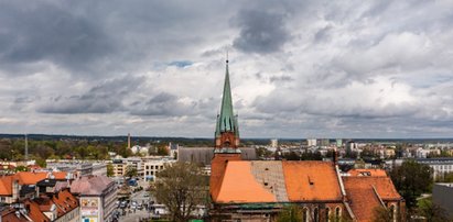 Znak z nieba na pogrzebie policjanta z Raciborza. Ludzie przecierali oczy ze zdumienia. Też to widzicie?!