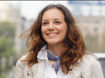 ĆERKA RADOŠA BAJIĆA ZASLUŽNA ZA USPEH SERIJE "Selo gori, a baba se češlja": Ne pojavljuje se u javnosti, a evo ko je osvojio njeno srce! 