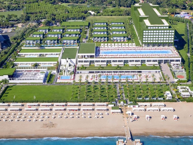 Pogled na hotel Adam Eve *