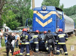 Uważaj na przejazdach kolejowych. Zatrzymaj się i żyj