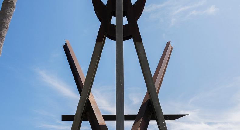 Venice Beach may lose a landmark: A Mark di Suvero sculpture