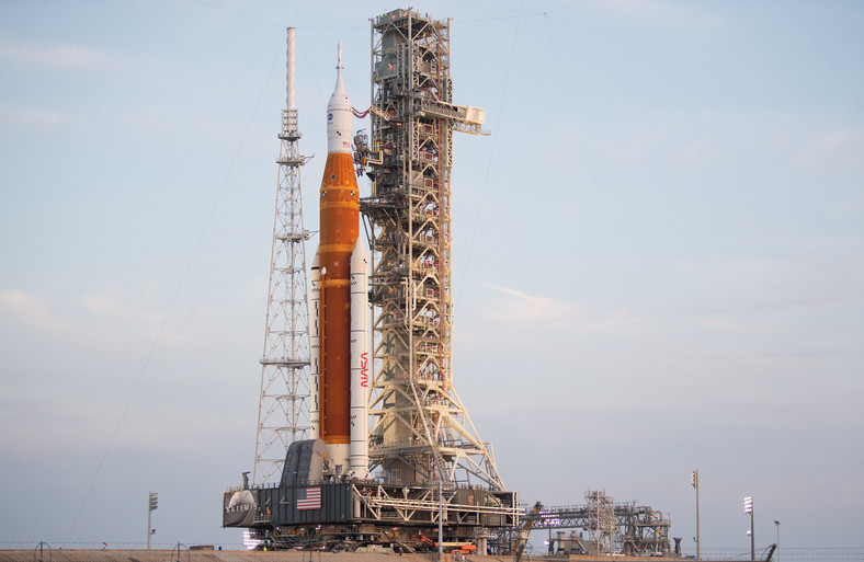 Na szczycie rakiety znajduje się kapsuła Orion