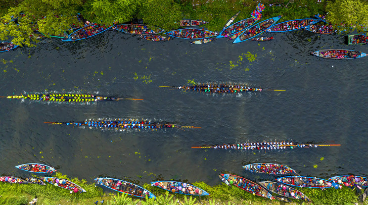 Hagyományos hajóverseny Bangladesh-ben / Fotó: Northfoto