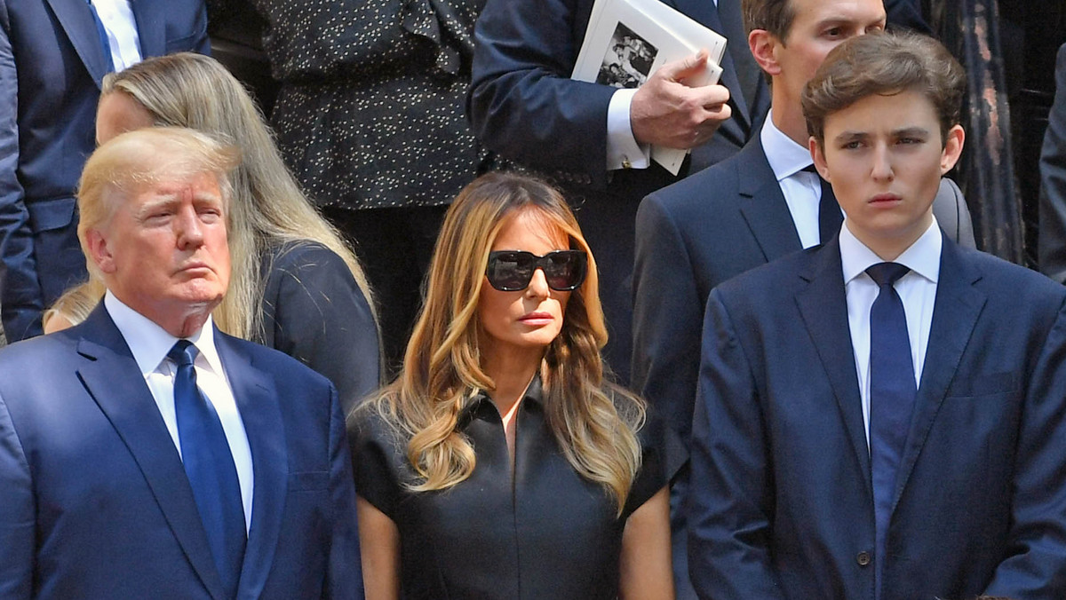 Donald, Melania i Barron Trump podczas uroczystości pogrzebowych Ivany Trump w Nowym Jorku