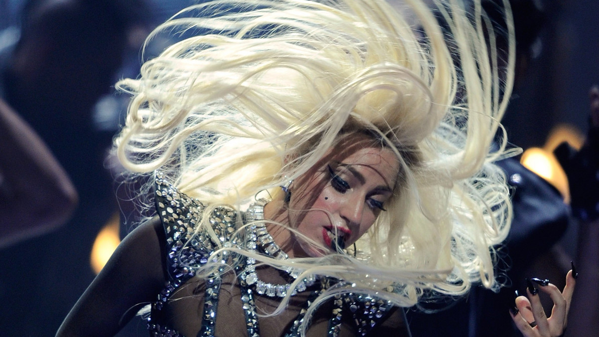 Lady Gaga upubliczniła swój związek z gwiazdorem serialu "Pamiętniki wampirów" - Taylorem Kinneyem.