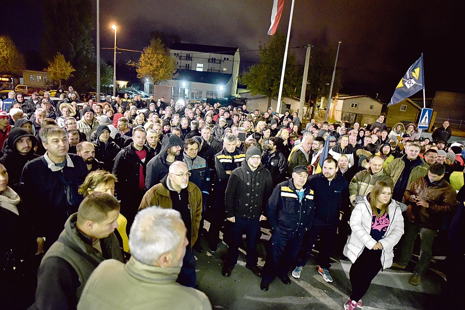 Radnici na protestu u Zemunu tražili vraćanje plata na nivo pre smanjenja, zapošljavanje još ljudi i socijalni dijalog